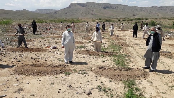 Пакистан фактически находится в карантине с 23 марта, но 63 тысячи рабочих, подающих заявку на программу, получат привилегию.