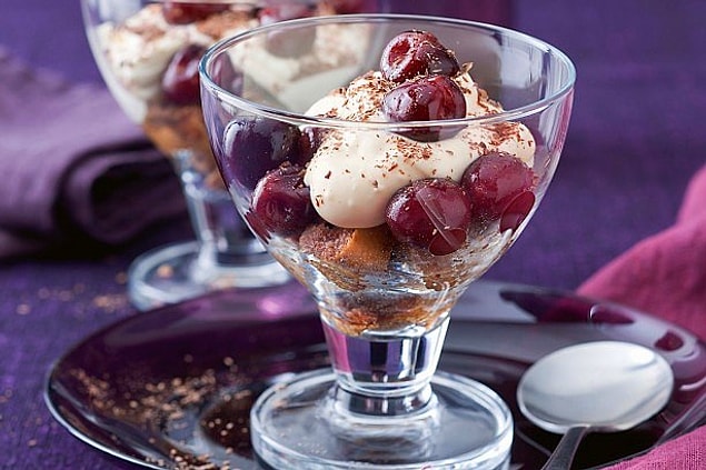 4. Tatlısız asla diyenlere: Vişneli Tiramisu Cup