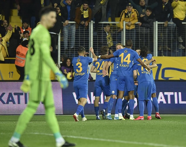 11. Ankaragücü: 05 Mayıs Salı günü başlamasını planladığımız antrenmanlara bir oyuncumuzun Covid-19 testinin pozitif çıkması nedeniyle, 11 Mayıs Pazartesi gününe kadar tedbir amaçlı ara verilmiştir.