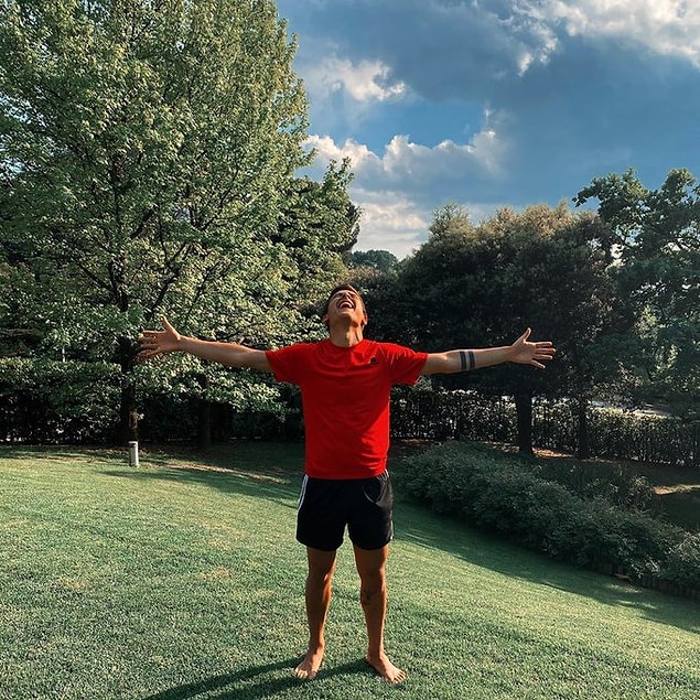 2. Juventus, Paulo Dybala'nın son test sonuçlarının negatif çıktığını ve Arjantinli yıldızın koronavirüsü atlattığını açıkladı.