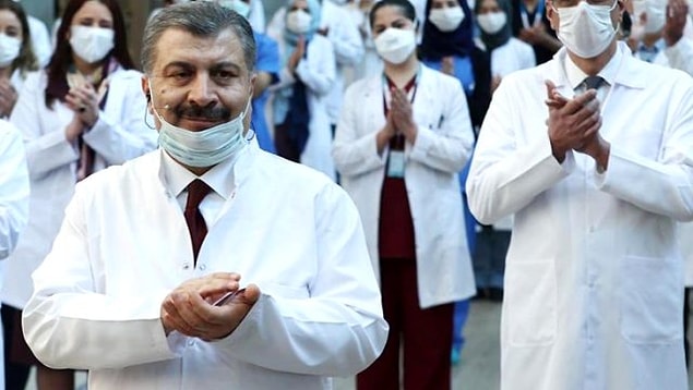 Her gün gözümüz kulağımız hep onda! Salgından önce 1 milyondan az takipçisi bulunan Bakan Fahrettin Koca'nın salgın sürecinde takipçi sayısı neredeyse 9 milyona yükseldi.