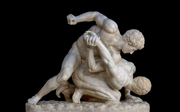 Sert ve kanlı dövüşlerin asıl tarihi geçmişine bakacak olursak, M.Ö 648 yılında Antik Yunan'da Olimpiyat Oyunları'a dahil edilen 'Pankration' yani 'Pankreas'ı görürüz.