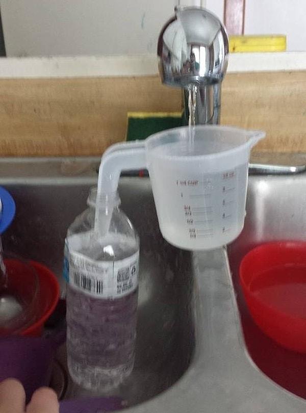 10. "Arkadaşımın 5 yaşındaki oğlu, su şişesini doldurmak için böyle bir çözüm bulmuş."
