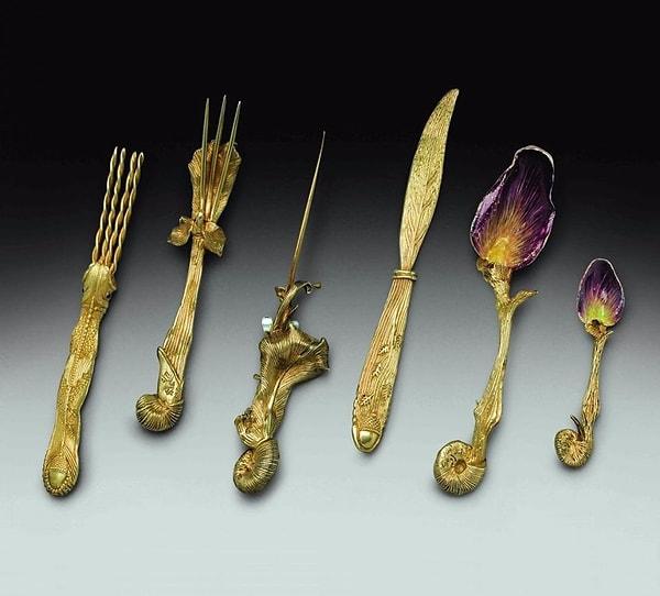 Tabii çatal bu kadar yaygınlaşınca ünlü sanatçılar ve tasarımcılar da bu işe el atıyor. İşte Salvador Dali'nin tasarımı...