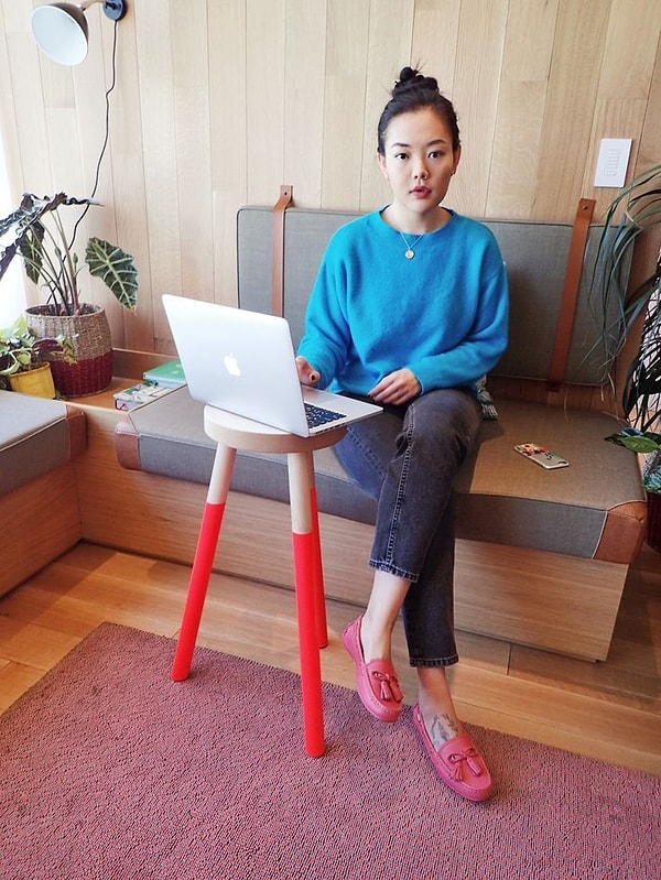 Даже те, кто заботился о том, чтобы носить неудобную для дома одежду только 1 или 2 раза в неделю, чувствовали себя более позитивно во время работы.