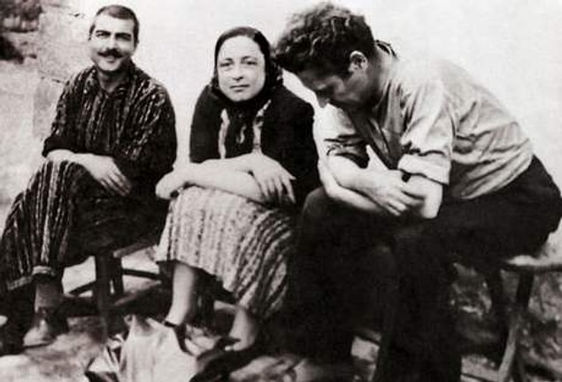 1938 yılındaki askerlik hizmeti sırasında, Nazım Hikmet'le bir olup donanmada isyan çıkartmaya yeltendiği gerekçesiyle 15 yıl hapse mahkûm edildi.