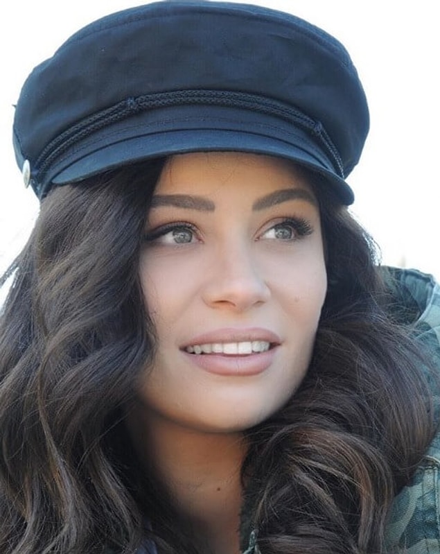 Buse Arslan'ı ilk olarak 2011 yılında Akasya Durağı dizisinde izledik.