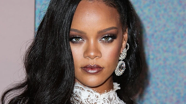 Hollanda'da bir dergi editörü, Rihanna'dan "Tam bir zenci kaltak." diye bahsettiği bir yazı kaleme aldı.