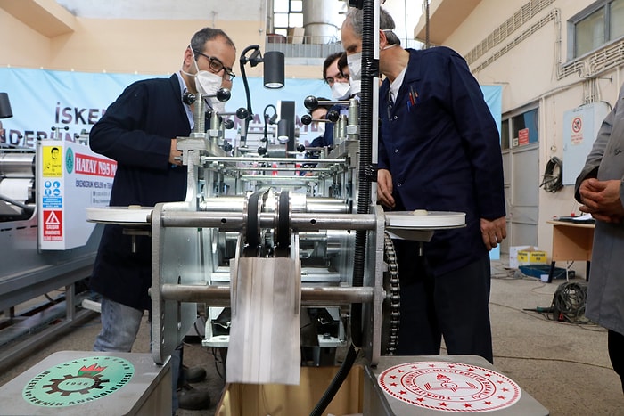 Hatay'da Meslek Lisesi Öğretmen ve Öğrencileri N95 ve Cerrahi Maske Makinesi Üretti