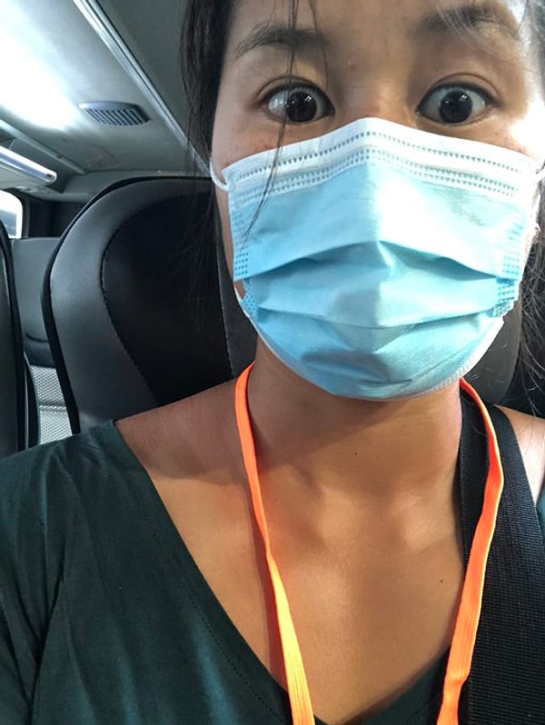 "Нам выдали блестящие шейные ленты с целью выявления людей, которые должны быть проверены. Процесс тестирования и ожидания проводился в гигантских зданиях, построенных для Экспо-ярмарки."