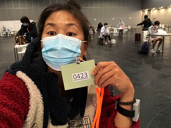 "Затем они объявили мой номер и сказали, что теперь я могу уйти. Прошло 7 часов с тех пор, как я приехала сюда."