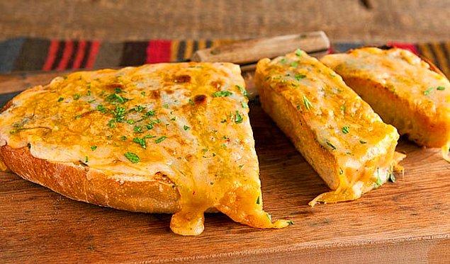 5. Isırınca sünen o peynirler: Peynirli Ekmek