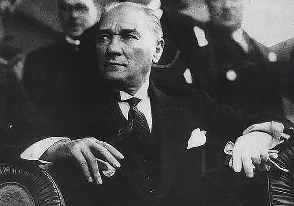 Atatürk bugünü Cumhuriyetin her daim bekçisi olacak gençlere armağan etti.