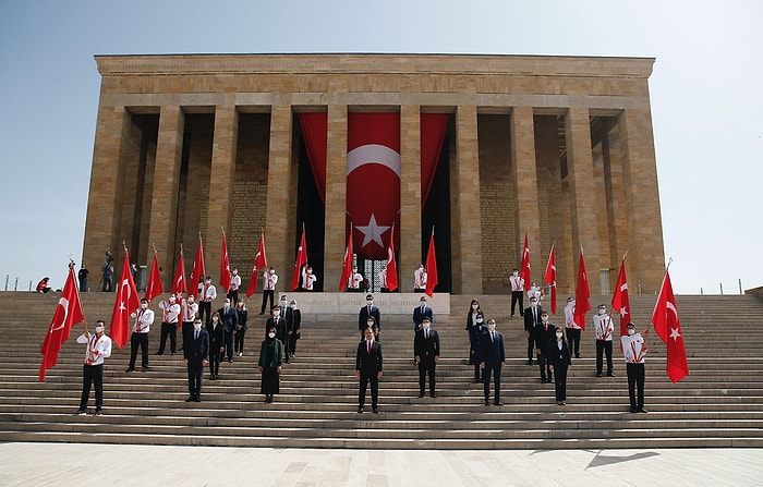 Gençlik ve Spor Bayramı Kutlanıyor: Sosyal Mesafeli 19 Mayıs Kutlamalarından Manzaralar