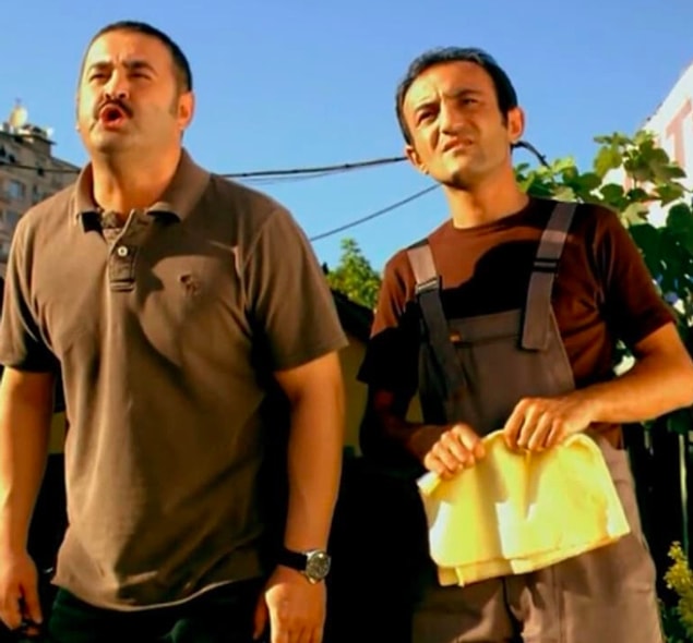6. Şafak Sezer, Kutsal Damacana filminde birlikte rol aldığı Ersin Korkut ile Büşra Pekin'e ateş püskürdü!