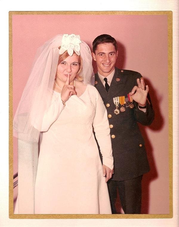 Liseyi bitirdikten sonra Amerikan ordusuna katılan Wojtowicz, Vietnam'da savaştıktan sonra Amerika'ya döner ve ilk karısı olan Carmen Bifulco ile evlenir.