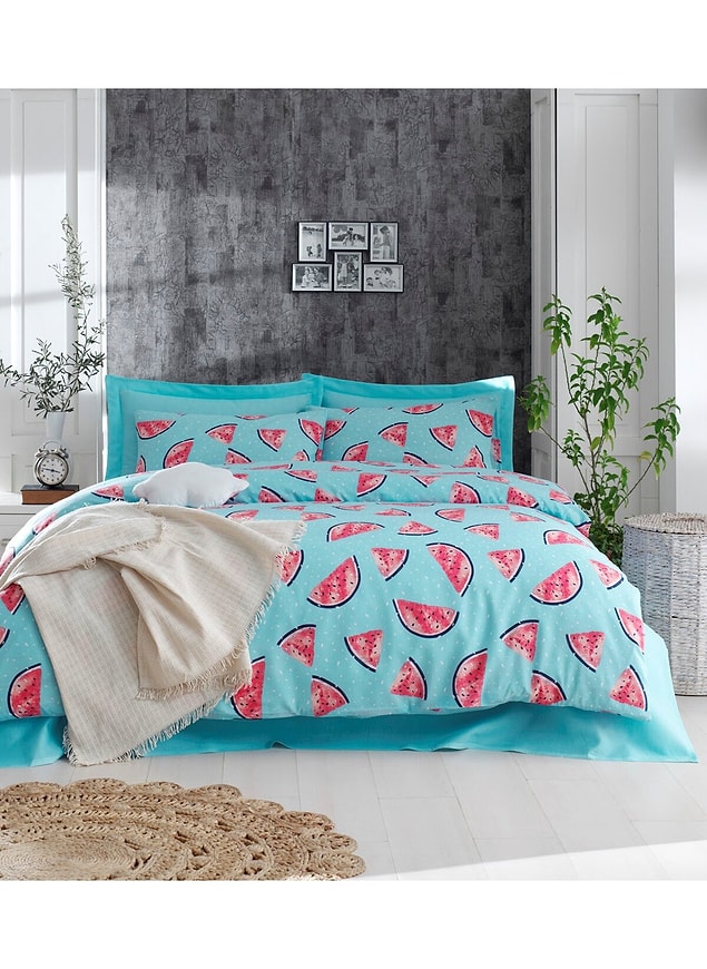 7. Hazır pijama demişken, birden o kadar çok nevresim değiştirir olduk ki evdekiler yetersiz kaldı değil mi? (Tamam bu karpuzlu nevresime ihtiyacınız olduğuna dair iyi bir bahaneydi 😌)