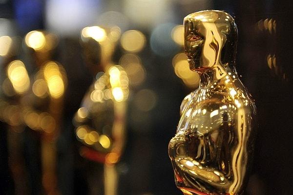 13. 28 Şubat’ta düzenlenecek törenle sahiplerini bulması planlanan 2021 Oscar Ödülleri, vizyon ve çekim takvimlerini alt üst eden koronavirüs salgını nedeniyle ertelenebilir.