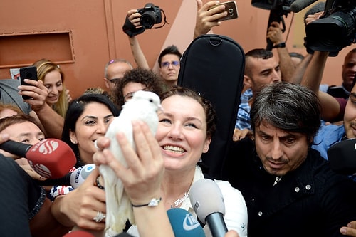 İşledikleri Çeşitli Suçlarla Özgürlüklerinden Olup Yolu Bir Şekilde Cezaevine Düşen Ünlü İsimler