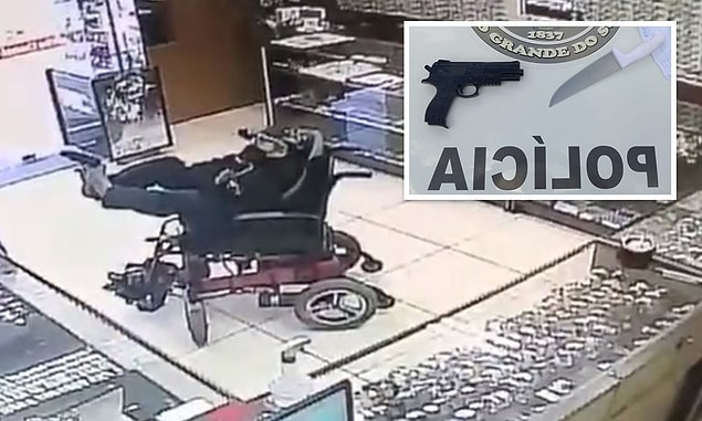 . Serebral palsi nedeniyle ellerini hareket ettiremeyen genç kuyumcuya ilk önce, "Her şeyi teslim et. Dikkat çekme" yazan bir kağıt verdi. Ancak, kuyumcunun kendisini dikkate almaması üzerine ayakları ile silah çekti.