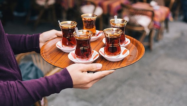 Cam yerine plastik ya da karton bardak