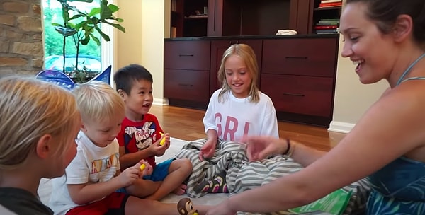 Штауфферы, у которых было еще четверо детей, кроме Хаксли, увеличили количество подписчиков в течении короткого времени благодаря видеороликам о Хаксли на их канале на YouTube, который они создали еще в 2014 году.