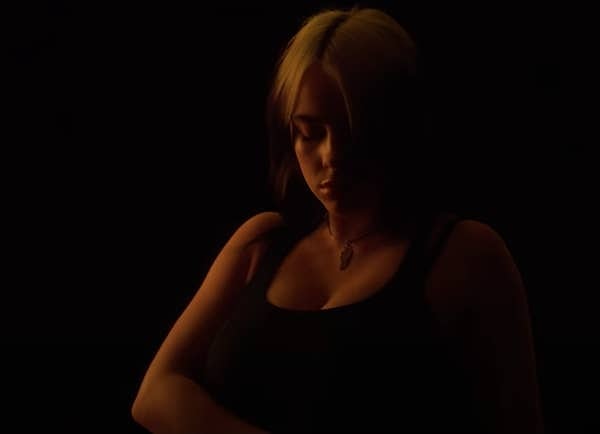 "Вы хотите, чтобы я была меньше? Слабее? Мягче? Выше? Тише? Мои плечи вас заводят? А грудь? Может мой живот? Или бедра? Тело, в котором я родилась, разве это не то, чего вы хотели?"