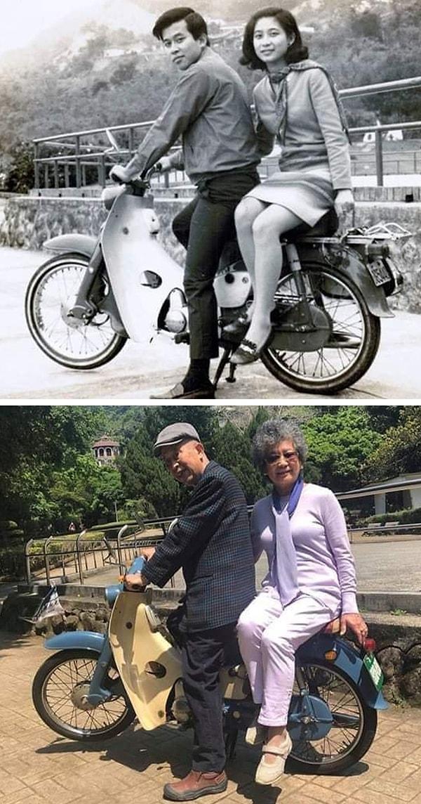 17. 1967' den 2018'e aynı bisikletle, aynı yerde fotoğraf çektiren çift.