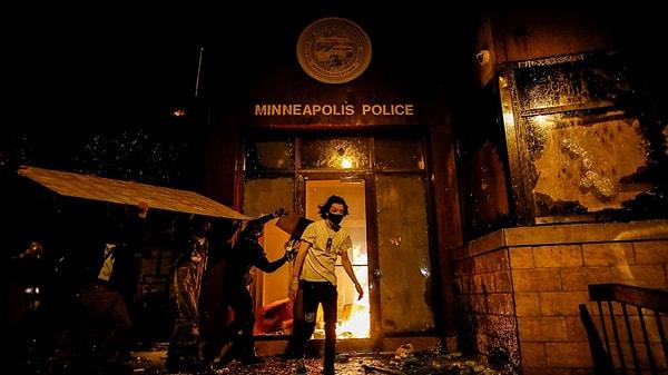 Minneapolis'te olaylar üçüncü gece de sürdü