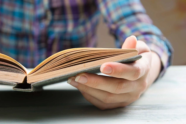 Bir kitap ödünç alındıysa sahibine geri teslim etmek için onun istemesi beklenmez. Okumanız bittiği gibi verirsiniz.