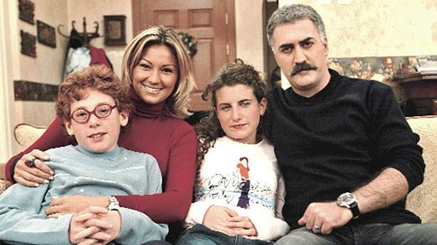 Toplum içerisinde aile ve sevilenler eleştirilmez. O yalnız kalındığında yapılır.