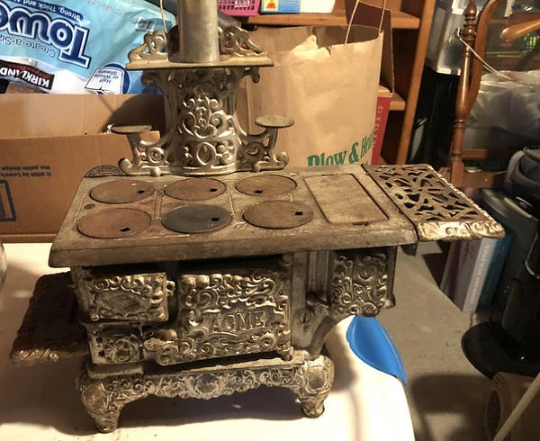 1. Эта игрушечная печка принадлежала маме пользователя Reddit. Ее качество и долговечность просто потрясающи!