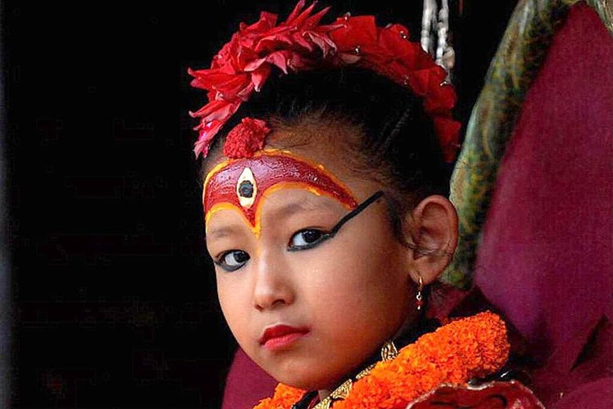 Принцесса непала. Матина Шакья Кумари. Кумари богиня Непала. Живая богиня Кумари. Богиня Кумари 2022 Непал.