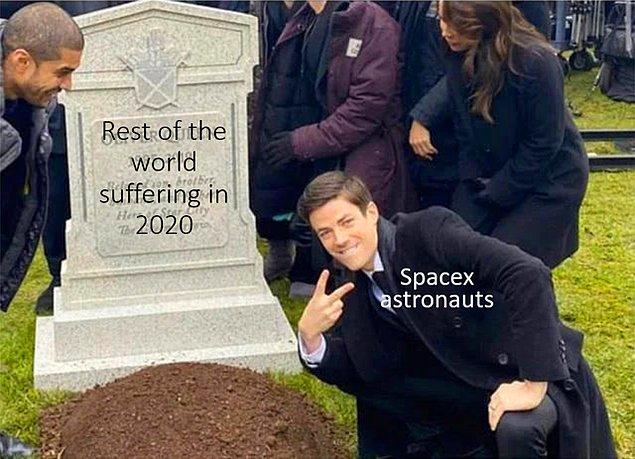 15. "Dünyanın geri kalanı 2020'de acı çekerken SpaceX astronotları"