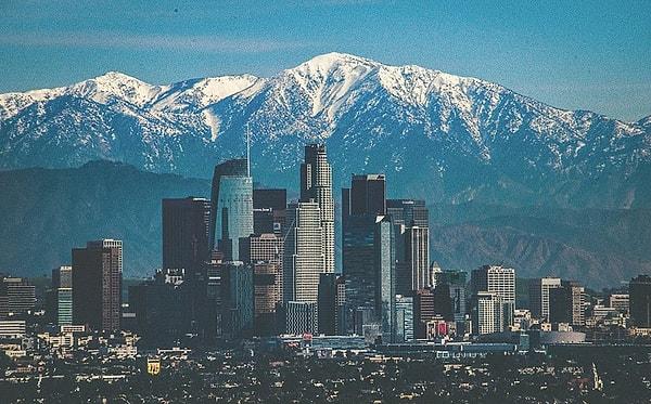 2. Los Angeles'ın tam adı; 'EL PUEBLO DE NUESTRA SENORA LA REİNA DE LOS ANGELES DE PORCİUNCULA'dır.