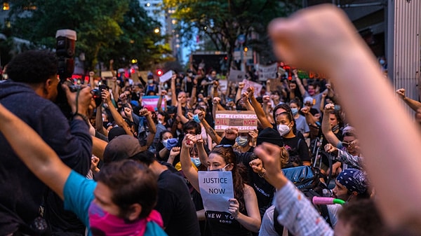 ABD çapında yayılan protestolar ise devam ediyor.