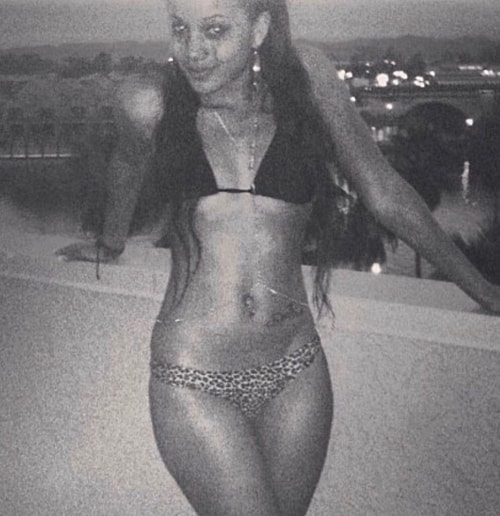 Kilolu bir kadının vücut hatlarını belli eden bir kıyafet ya da bikini giymesi diğer insanların ağız bükmesine neden olur.