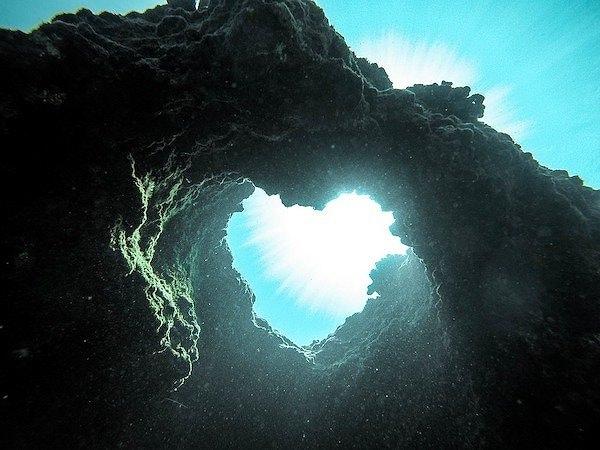 6. Mariana Çukuru, okyanusların bilinen en derin kısmıdır.