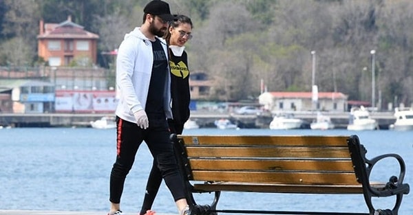 1. Сейчас Альп встречается с Эбру Шам, которая в 2009 году стала мисс-Турция.