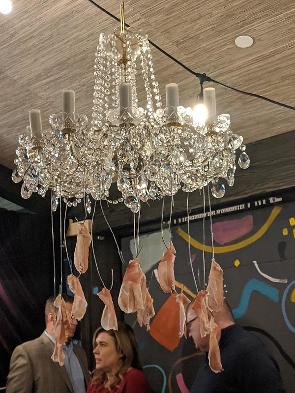 19. Я собираюсь качаться от люстры, к люстре