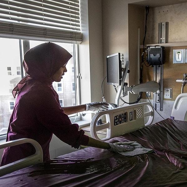 Geçmişte 7 ay bir hastanede oda temizliği alanında çalışan Halima Aden, içinde bulunduğumuz bu dönemde sağlık çalışanlarına destek olmak için yeni bir proje başlatıyor.