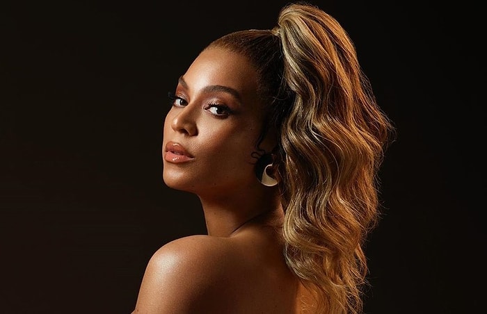 Бейонсе призывает к справедливости в деле Бреонны Тейлор, убитой полицией