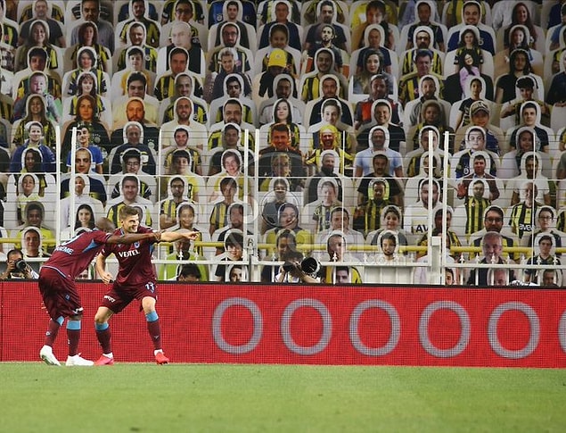 Kalan dakikalarda başka gol olmayınca ilk yarı 1-1 sona erdi.