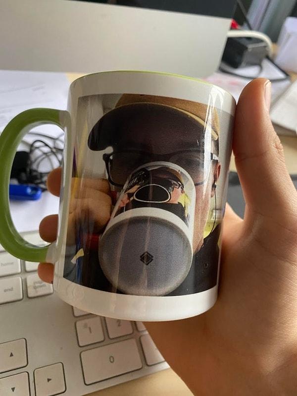 17. "Kupamın üstüne kupamdan kahve içtiğim fotoğrafımı bastırdım."
