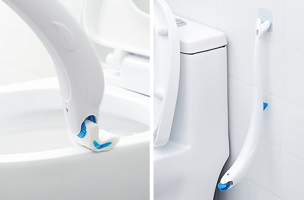 Вместо обычной туалетной щетки они используют специальные чистящие щетки, чтобы избежать брызг.