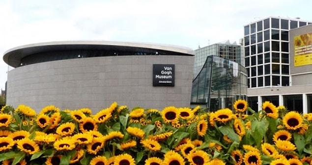 Amsterdam Van Gogh Müzesi, 210 bin 600 euro karşılığında, mektubun yeni sahibi oldu.