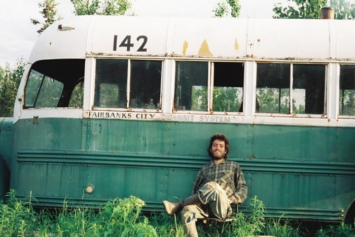 Christopher McCandless'ın Barınağı Olan 'Into the Wild' Otobüsü, Güvenlik Gerekçesiyle Yerinden Kaldırıldı