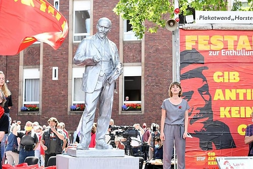 Almanya'da İktidar Partisinin İtirazlarına Rağmen Lenin Heykeli Dikildi