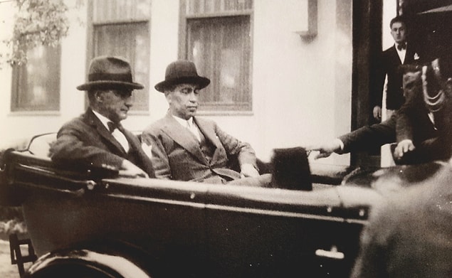 12 Ağustos 1930'da kurulan Serbest Cumhuriyet Partisi'nin lideri Fethi Bey ise 24 Eylül'de mecliste yeminini ederek hızlı ve sert muhalefetine başlar.