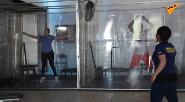 Тренажерный зал в Мексике, который ранее назывался "Challenge Fitness" превратился в "Covid Fitness", легко адаптируясь под условия эпидемии. Владелец зала Дэвид Рохас сказал, что эта идея пришла ему в голову после того, как его жена отправила его в другую комнату, чтобы спать, опасаясь заражения вирусом.